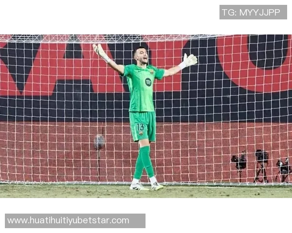 巴黎关注巴萨18岁中场胡安埃尔南德斯合同明夏到期引发转会speculation 巴黎关注巴萨18岁中场胡安埃尔南德斯合同明夏到期引发转会speculation