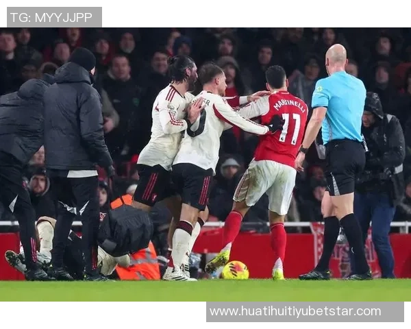 内维尔批评利物浦软弱夏窗巨资投入是为争冠而非过渡